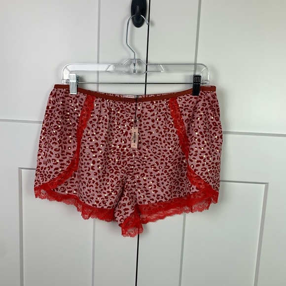 NWT Victorias Secret LARGE Sleep Shorts Red Gold Leopard Boxer - Picture 2 of 5